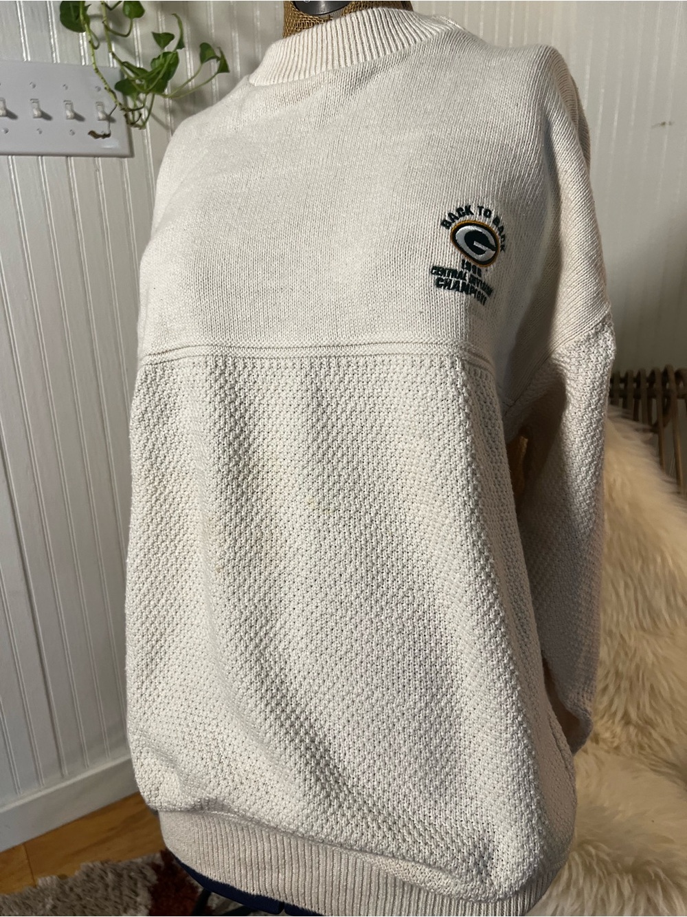 Cream men’s vintage Green Bay Packers, Crewneck Sweater with Embroidered Logo